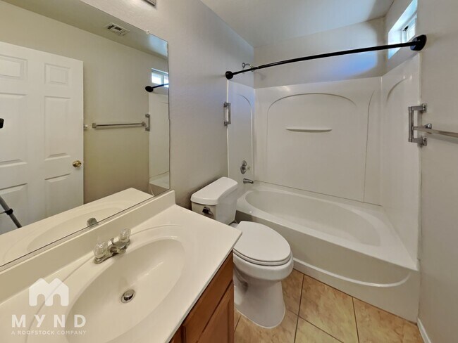 Building Photo - 1424 W Central Ave