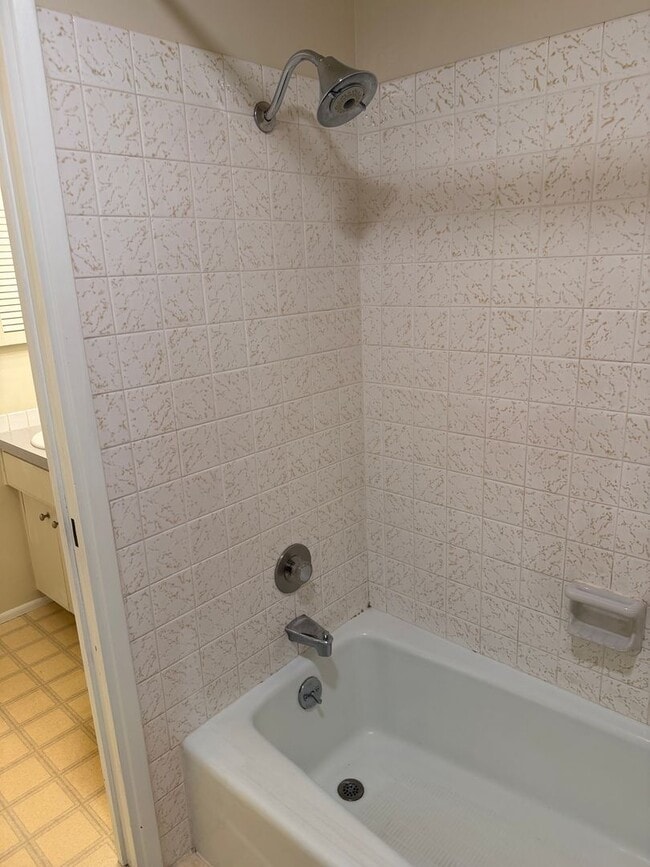 Building Photo - Beautiful 4 bedroom, 3 bathroom home in Eugene! MOVE IN SPECIAL!