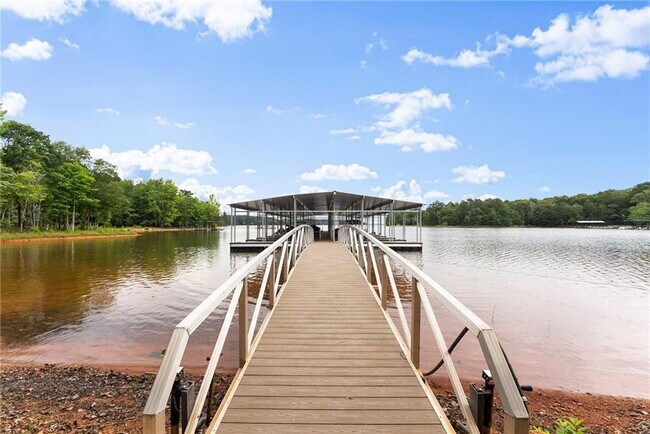 Building Photo - 151 S Pointe Dr