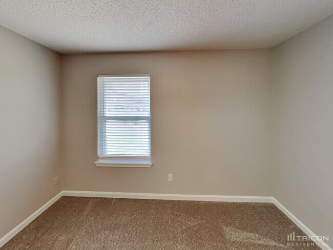 Building Photo - 1729 Farm Way