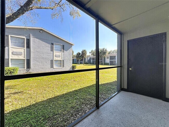 Building Photo - 2569 N Alafaya Trail