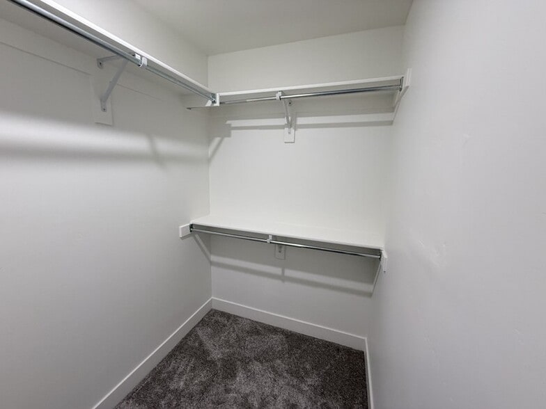 Building Photo - 4799 Topcrest Dr