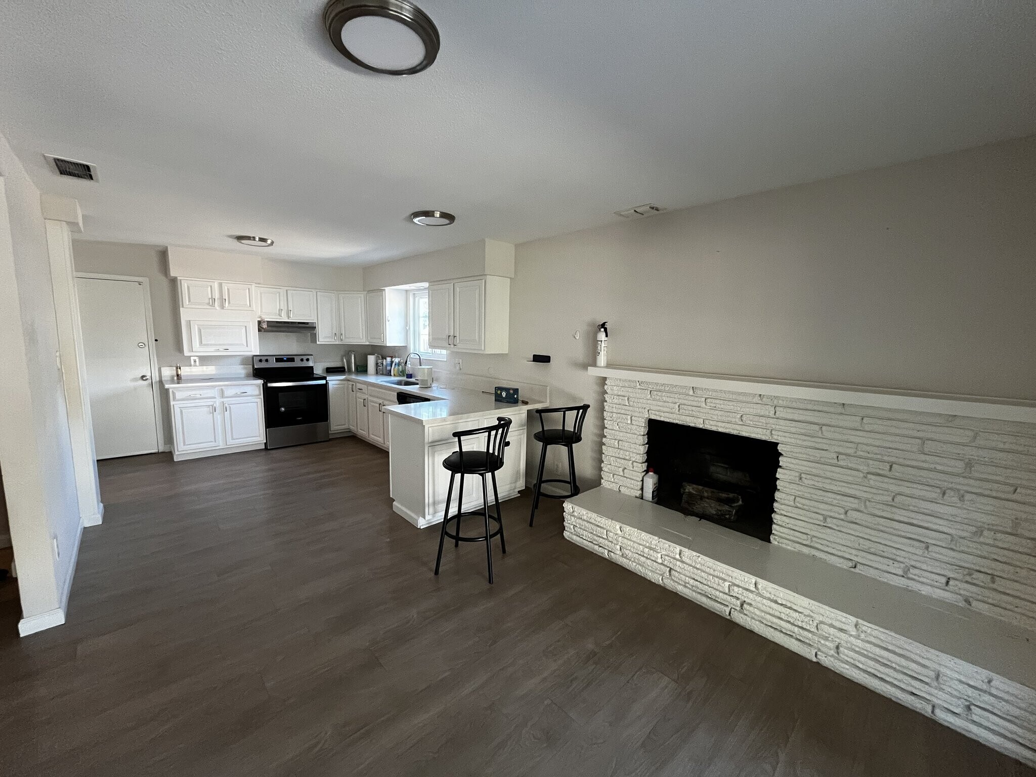 Building Photo - 2333 Zinfandel Dr