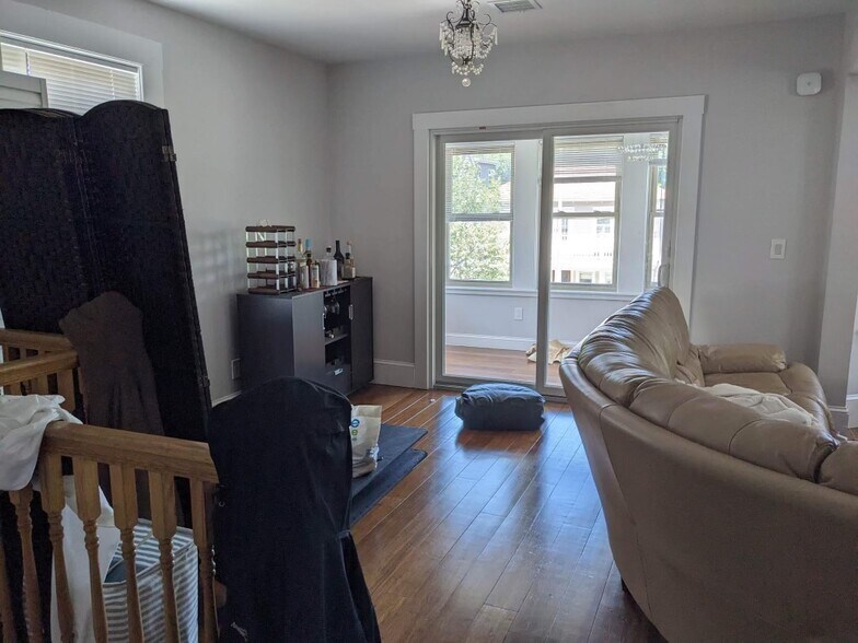 Building Photo - 318 Concord Ave