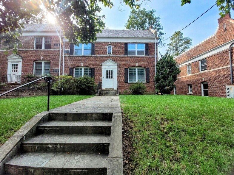 Building Photo - 2614 41st St NW