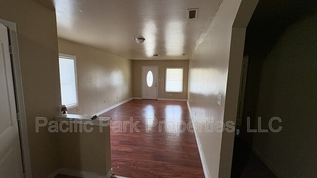 Building Photo - 502 S Holmes Ave
