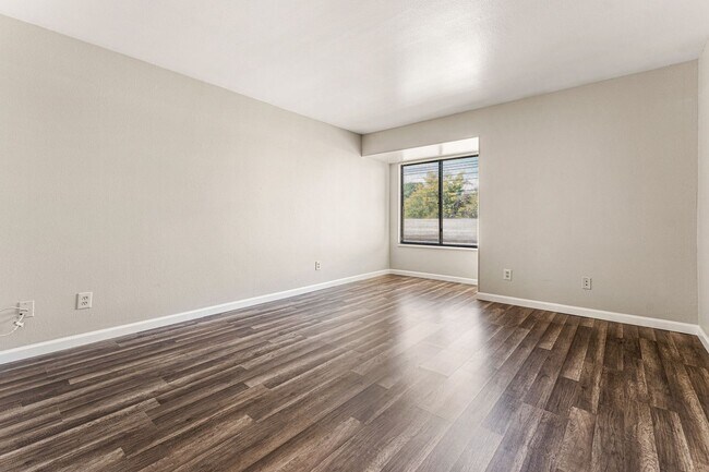 Building Photo - Renovated 2-Bed/2-Bath Condo in Tall Pines, Lakewood!