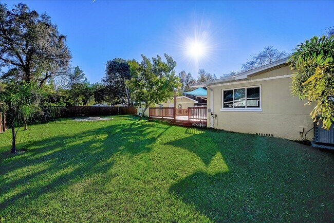 Building Photo - 1701 E Henry Ave