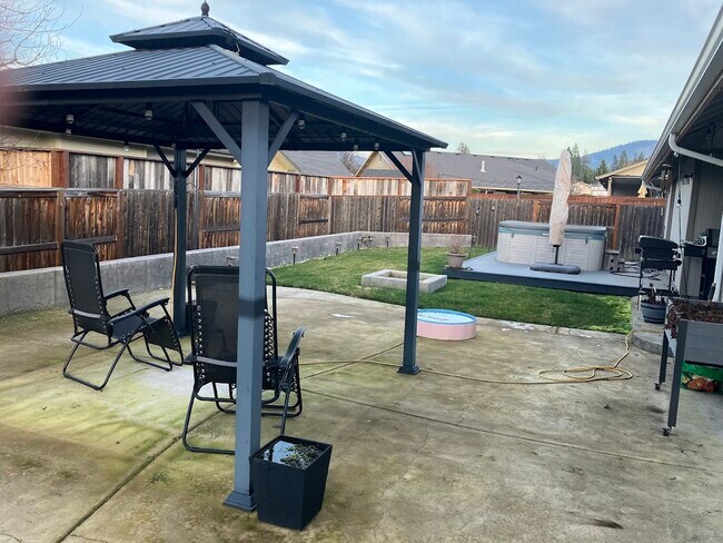 Building Photo - 978 SW Princeton Pl