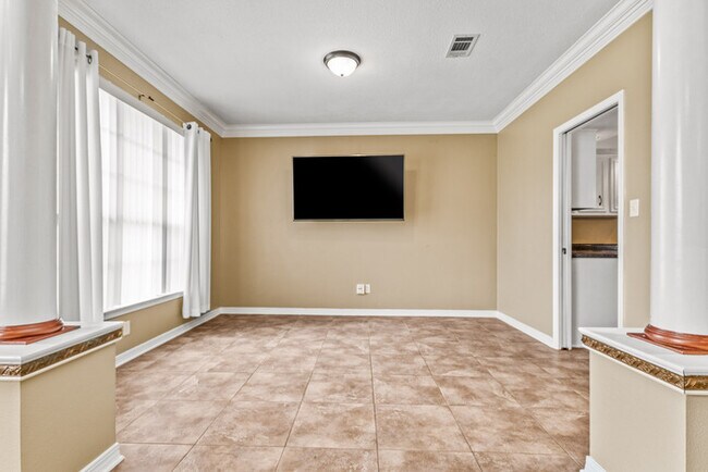 Building Photo - 4/2 Cantonment Property in Kings Road Neighborhood