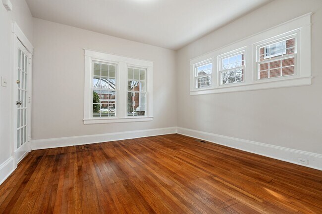 Building Photo - Trinity Park in Durham!