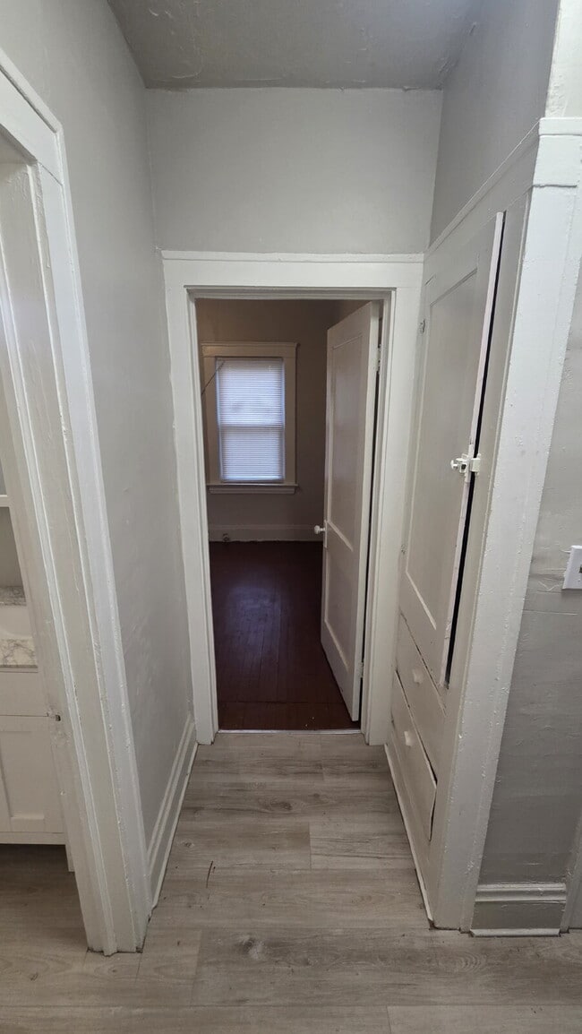 Building Photo - "2-Bedroom with Full Bath -Spacious"