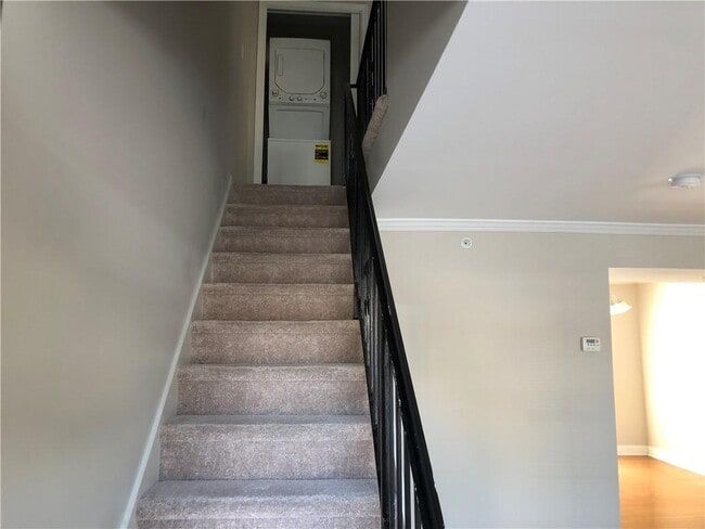 Building Photo - 16 Villa Ct SE