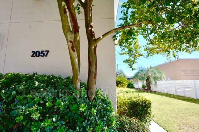 Building Photo - 2057 Middle St