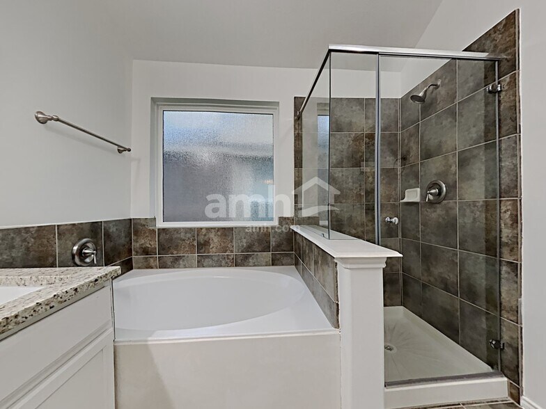 Building Photo - 2567 Riverway Dr