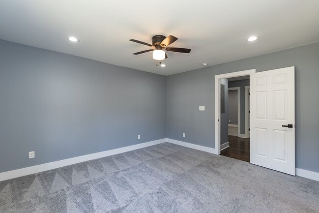 Building Photo - Three Bedroom Home!