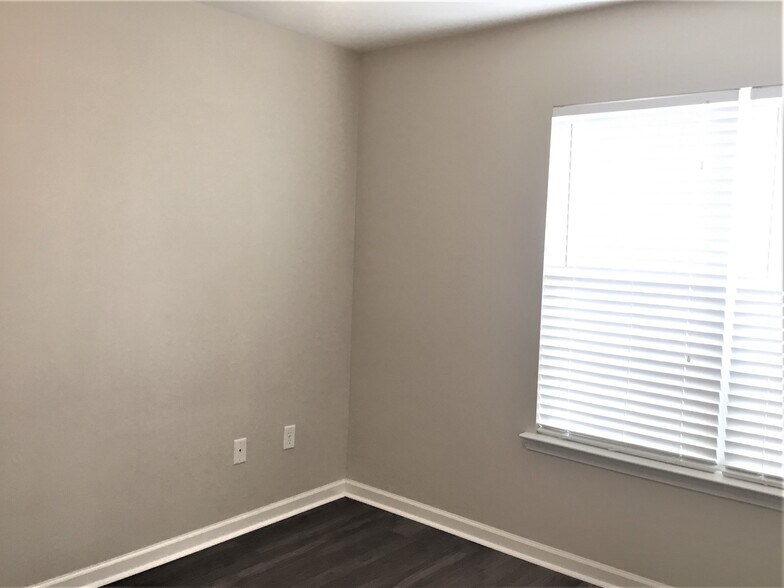 Building Photo - 107 Fontenot Dr