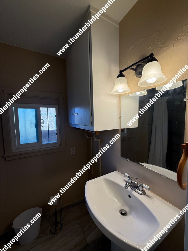 Building Photo - Charming 1 bedroom 1 bath Casita in the No...