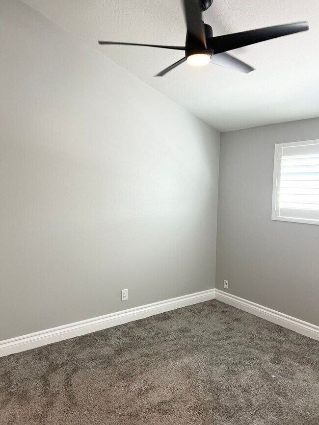Building Photo - 4 Bed/ 3 Bath Yorba Linda Home with 2 Car Garage