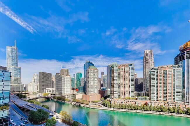 Building Photo - 420 E Waterside Dr