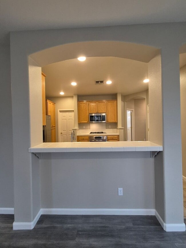 Building Photo - Now Leasing!! 3bd/2ba Gorgeous Single-Story Home Located In Roseville