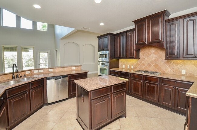 Building Photo - 9819 St Romain Dr