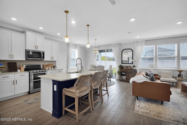 Building Photo - 187 Silverleaf Village Dr