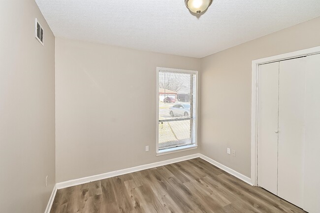 Building Photo - 1247 Ryanwood Ave