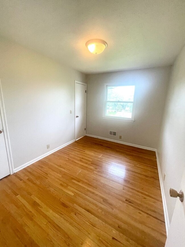 Building Photo - 9232 Ames Ave