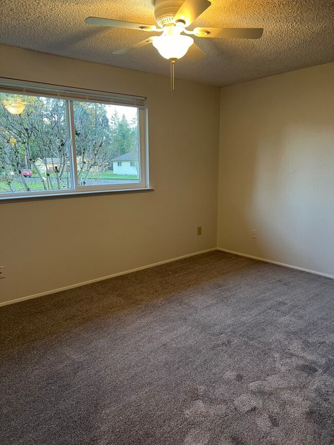 Building Photo - 1055 SE Villard St