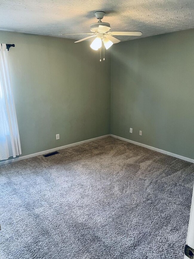 Building Photo - Beautiful 3 Bed, 3 Bath Home in Burlington – Finished Basement, 2-Car Garage & Fenced Yard!