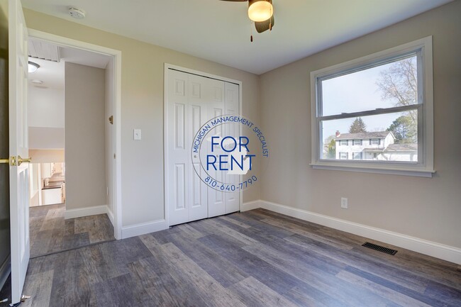 Building Photo - 5093 Spinning Wheel Dr