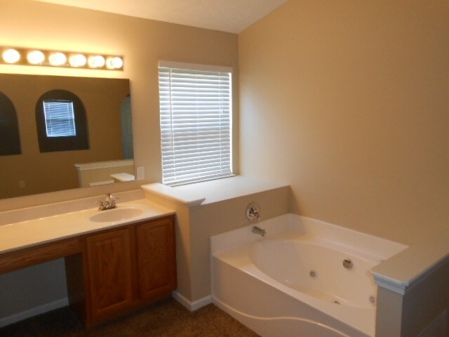 Building Photo - 486 Zoar Street