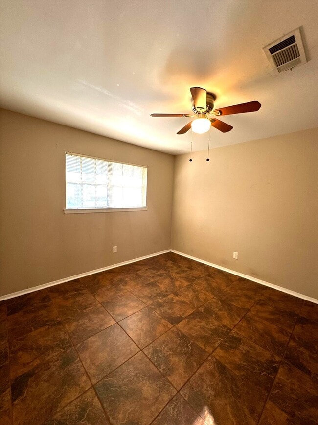 Building Photo - 1520 Highland Dr