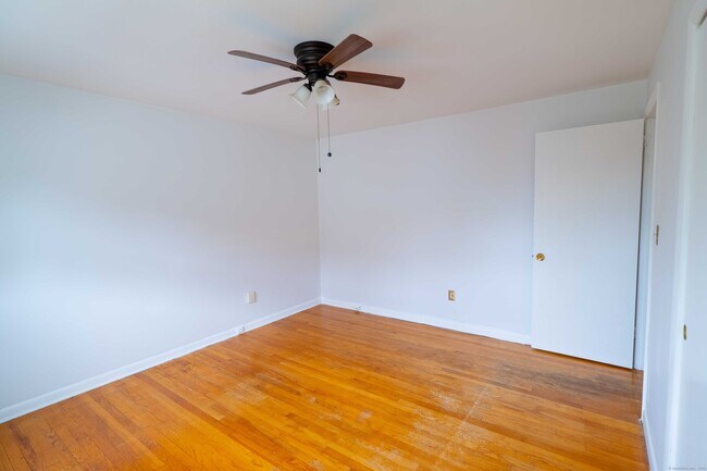 Building Photo - 326 Grovers Ave