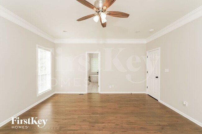 Building Photo - 3030 Weatherford Dr