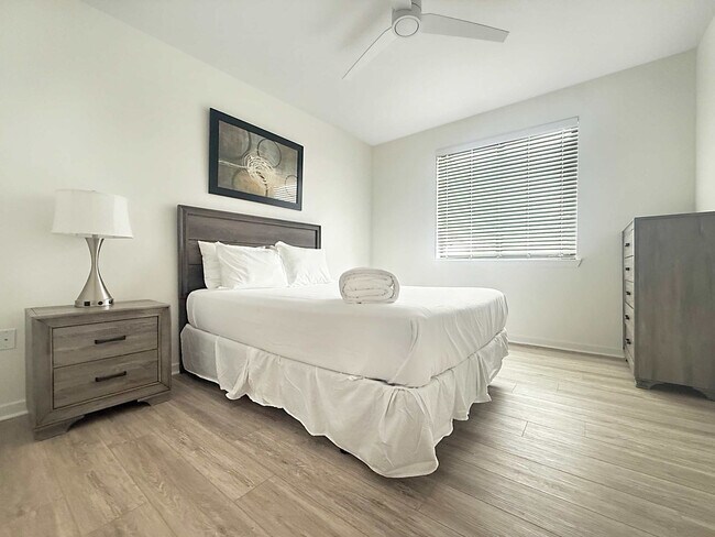 Building Photo - 5460 122nd Cir E