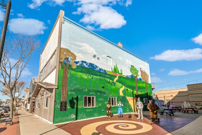 Building Photo - 215 E Pleasant St