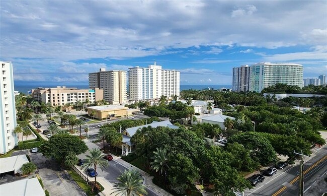 Building Photo - 299 N Riverside Dr