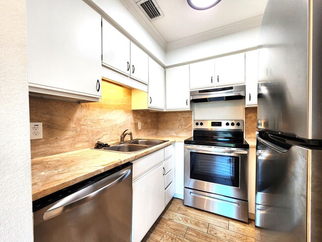 Building Photo - Second Floor Unit; Amazing College Park Lo...