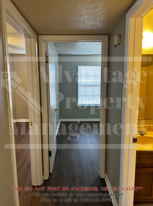 Building Photo - Cozy & Convenient 2-Bedroom Executive Suit...