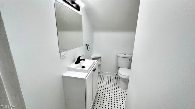 Building Photo - 1271 Hereford Rd