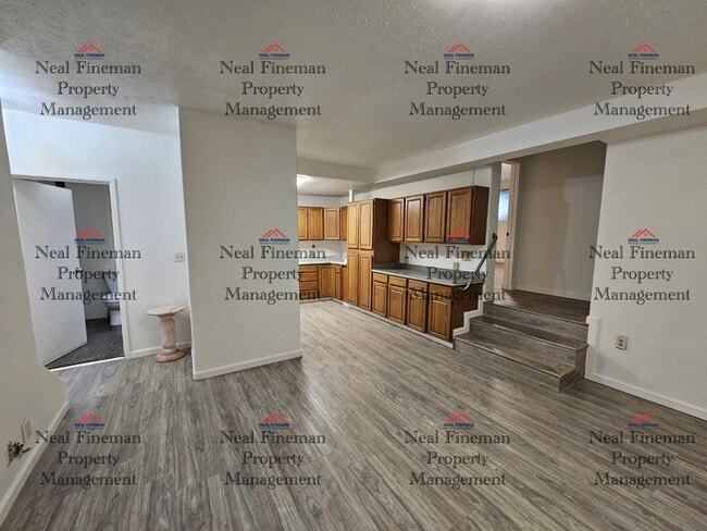 Building Photo - 4 BEDROOM, 1 BATHROOM APARTMENT, 2 TANDEM PARKING