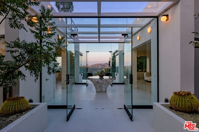 Building Photo - 8896 Lookout Mountain Ave