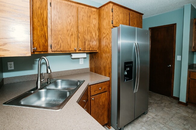 Building Photo - Move-In Ready! 3-Bed Home with Spacious Backyard