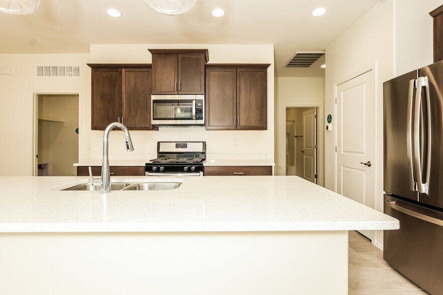 Building Photo - 6989 W Hedge Rose Dr