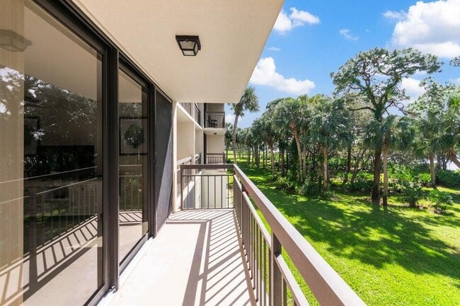 Building Photo - 2101 Marina Isle Way