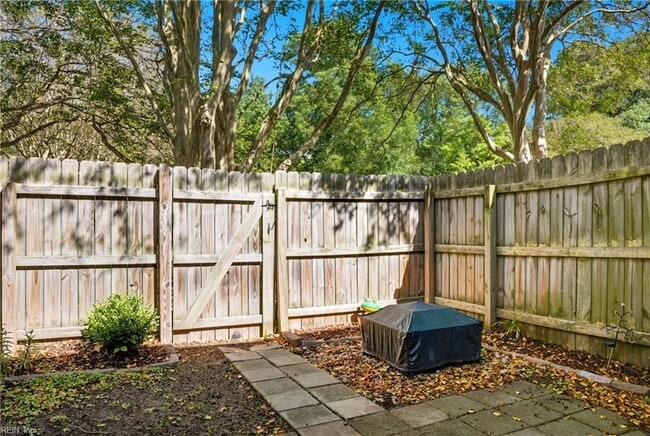 Building Photo - 2421 Julie Ct