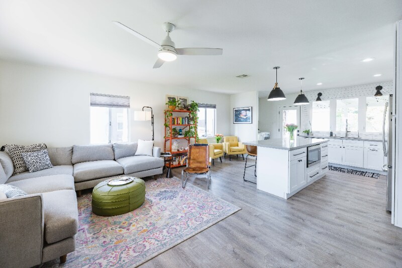 Building Photo - 1326 W Roma Ave