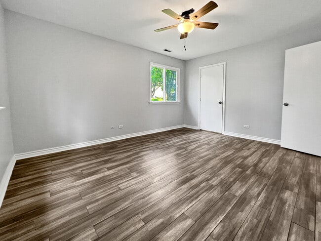 Building Photo - 24W500 Seabrook Ct
